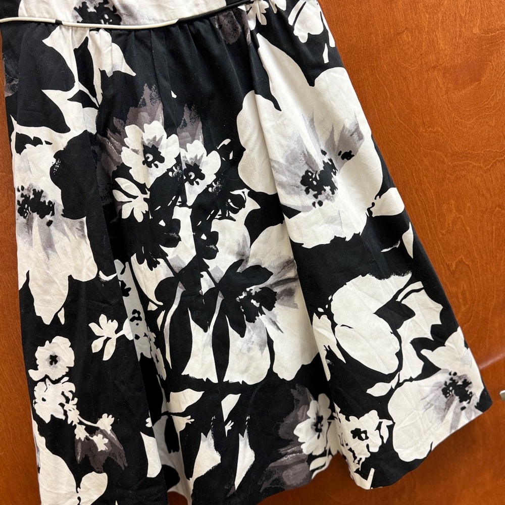 White House Black Market Monochrome Floral Dress Sz 8 - Picture 6 of 12